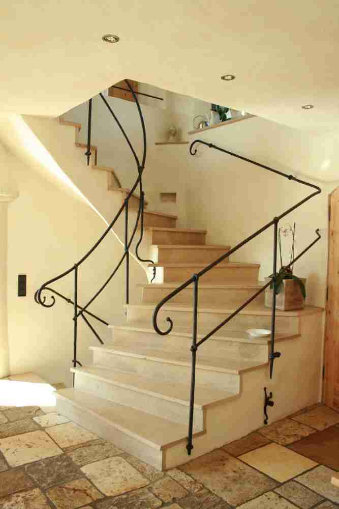 Elegante und historische Treppengelaender